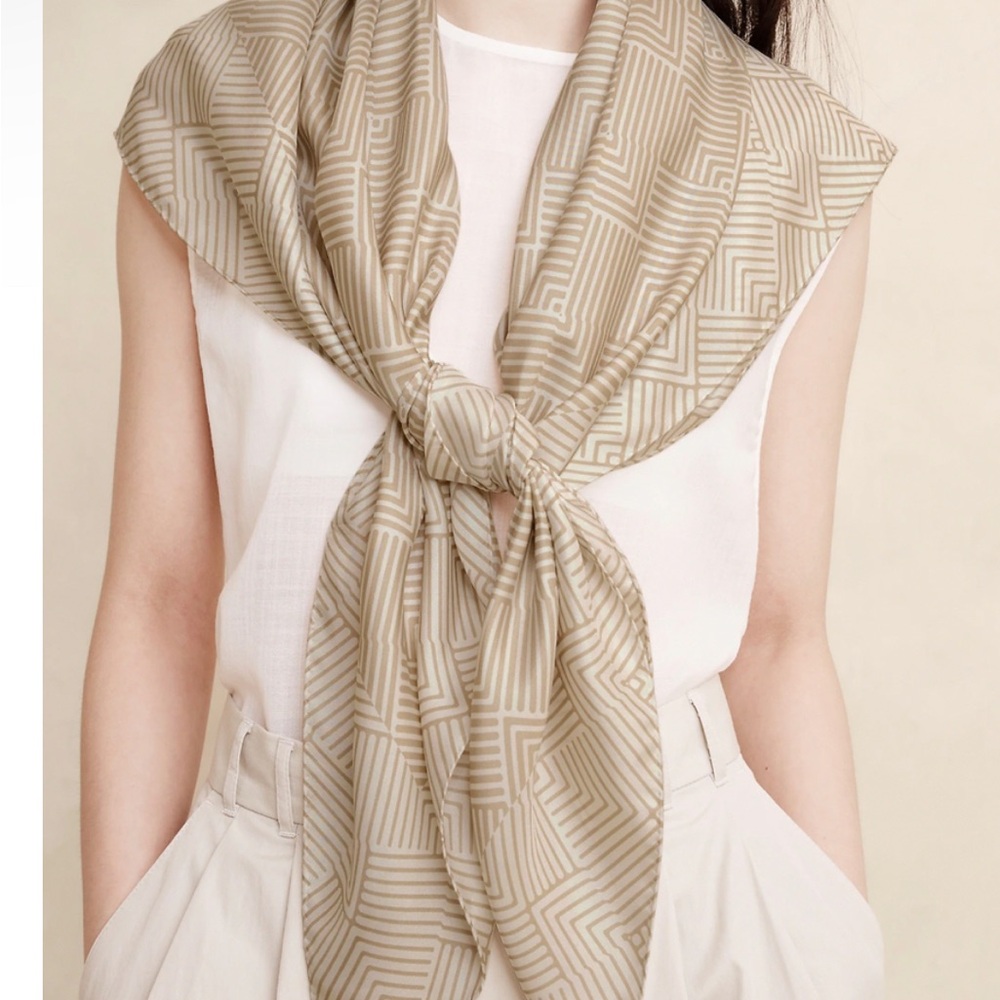 100% silk Banana Republic large silk scarf workwear khaki beige